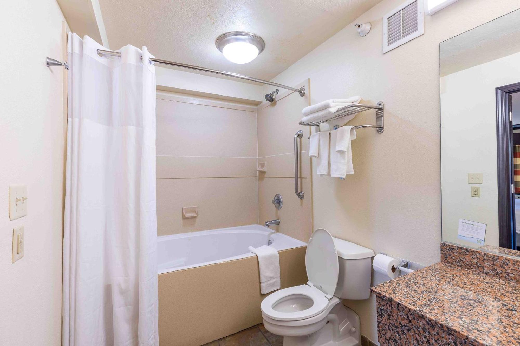 Days Inn By Wyndham Oklahoma City/Moore Εξωτερικό φωτογραφία